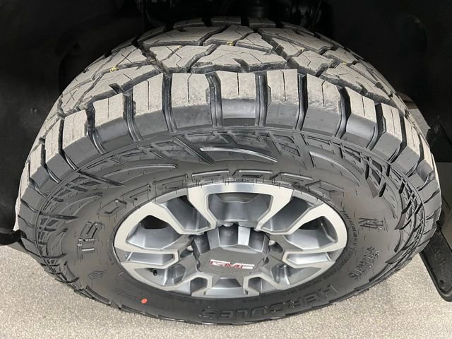 Used 2024 GMC Sierra 3500 SLT w/ SLT Convenience Package image 15