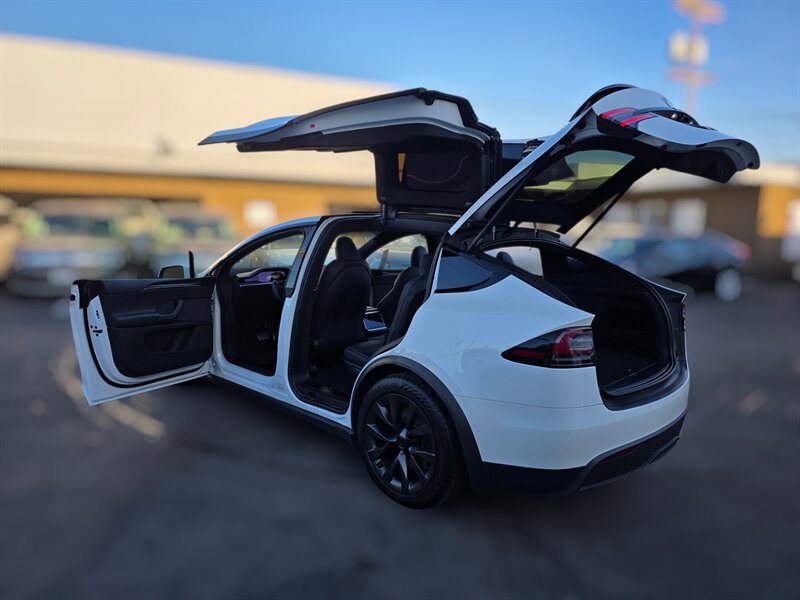 Used 2022 Tesla Model X image 12