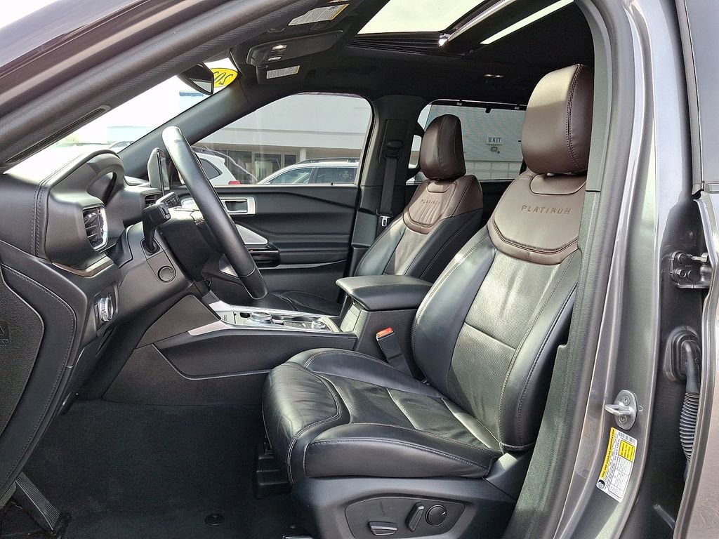 Used 2023 Ford Explorer Platinum w/ Technology Package image 15