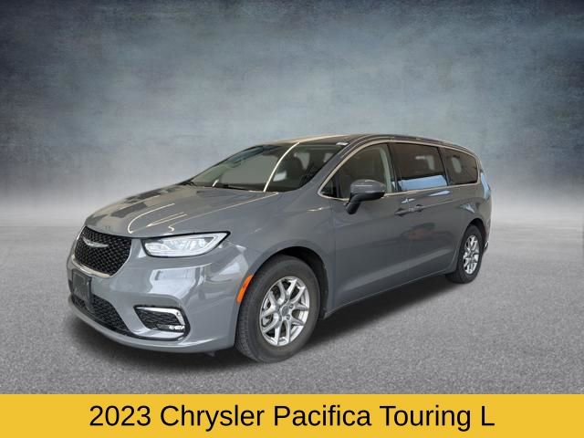 Used 2023 Chrysler Pacifica Touring-L image 3