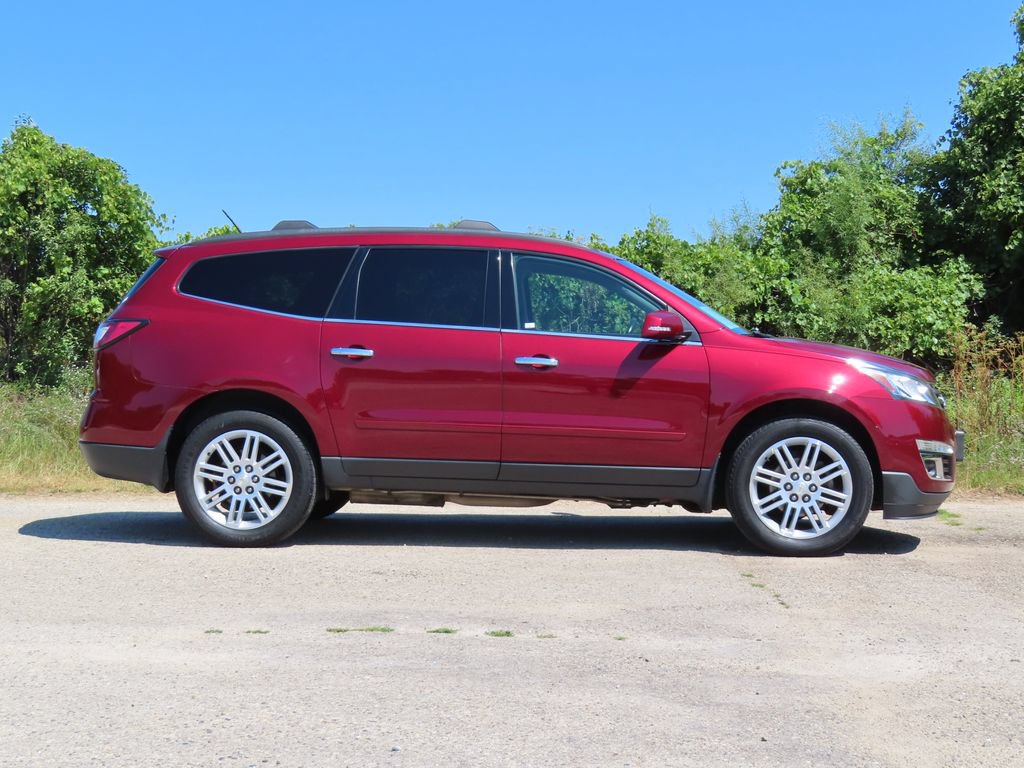 Used 2015 Chevrolet Traverse LT w/ Style and Technology Package FWD image 2