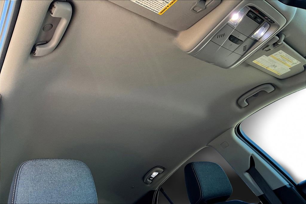 Used 2018 Chevrolet Equinox LT w/ LPO, Blackout Package image 17