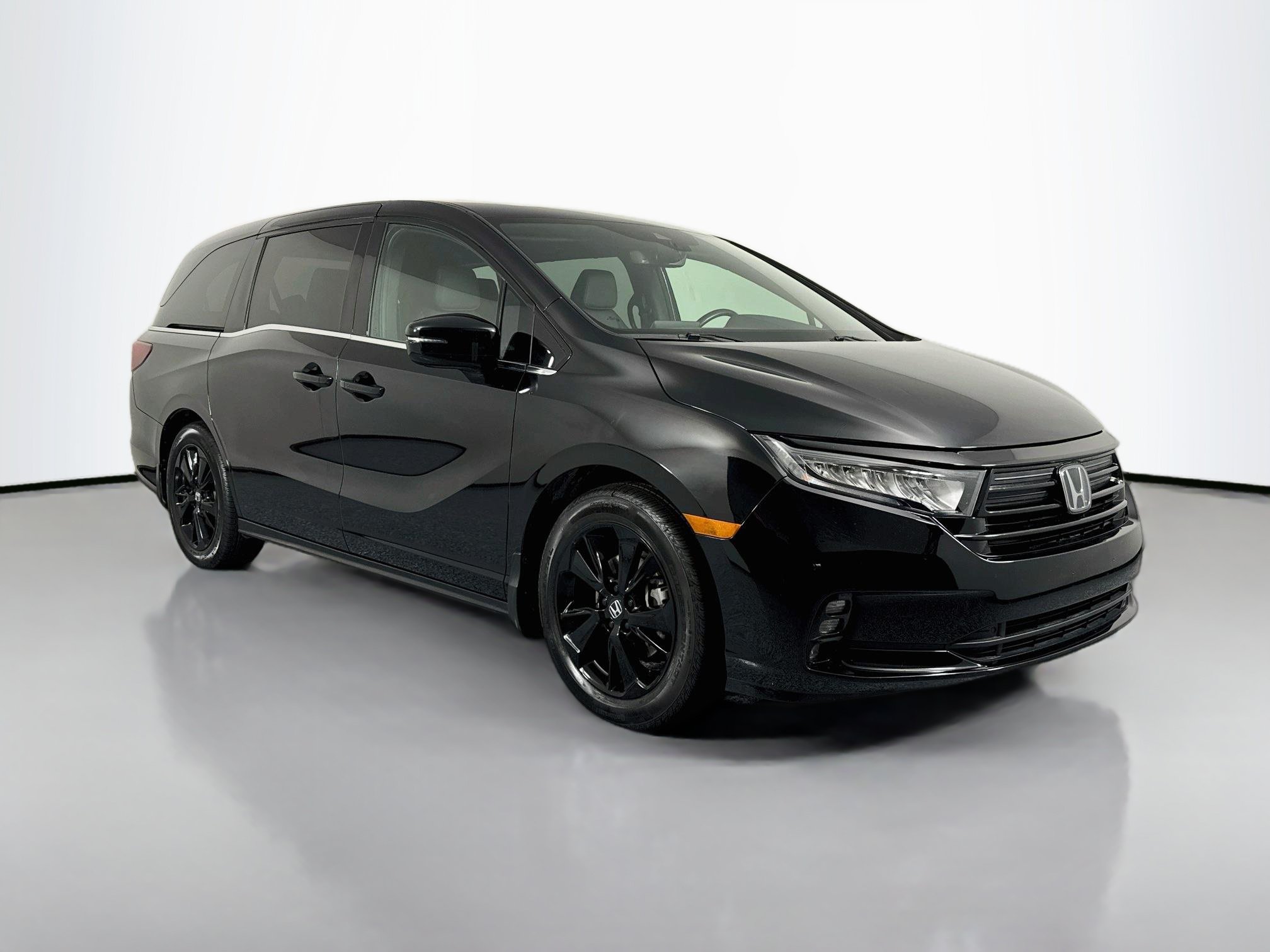 Certified 2024 Honda Odyssey Sport image 3