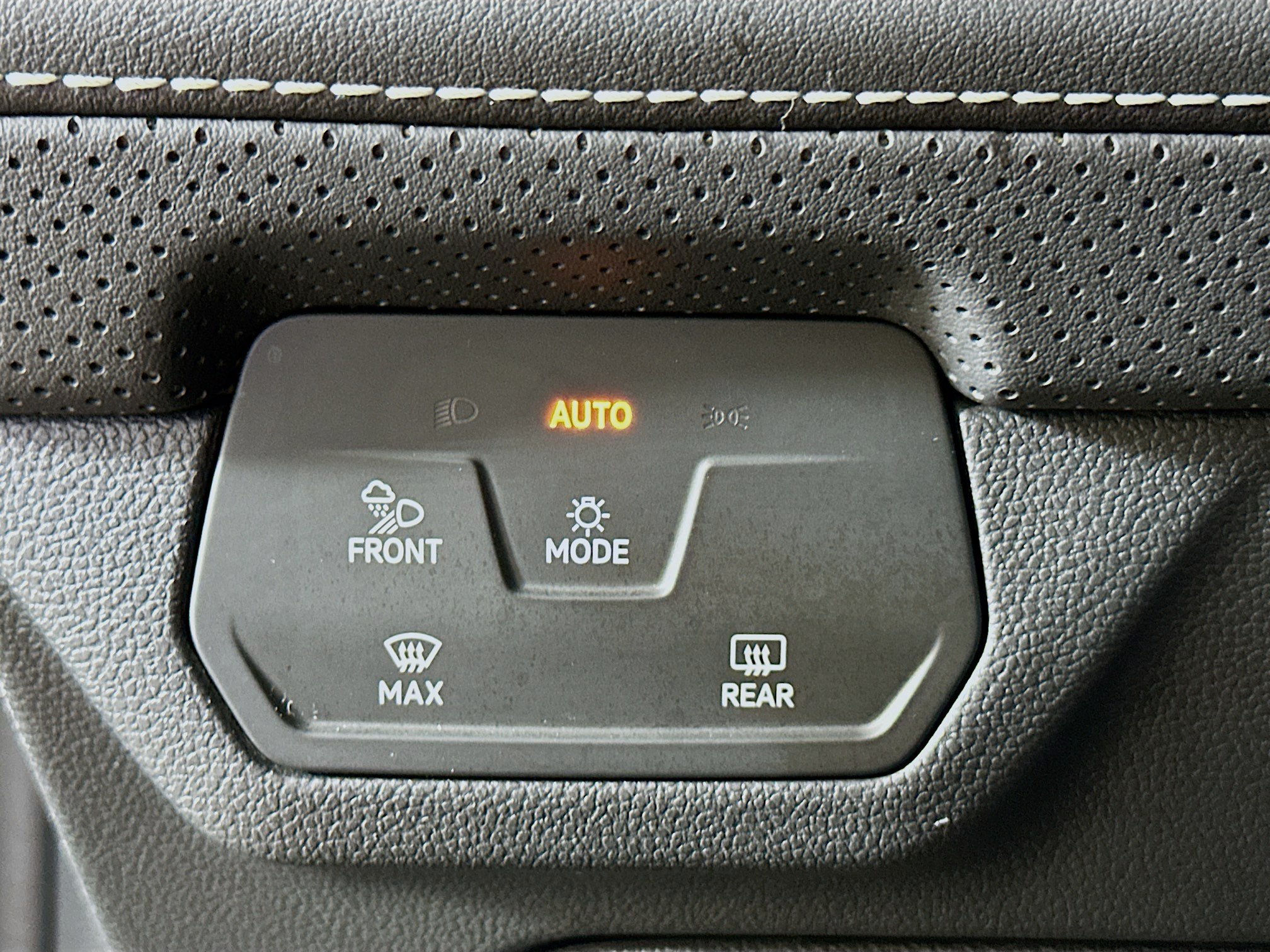 Used 2024 Volkswagen Atlas Cross Sport SE AWD/4WD image 17