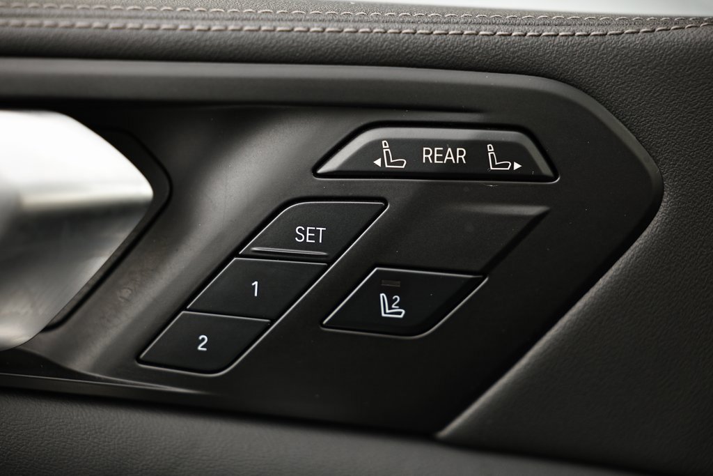 Used 2023 BMW X7 xDrive40i image 17