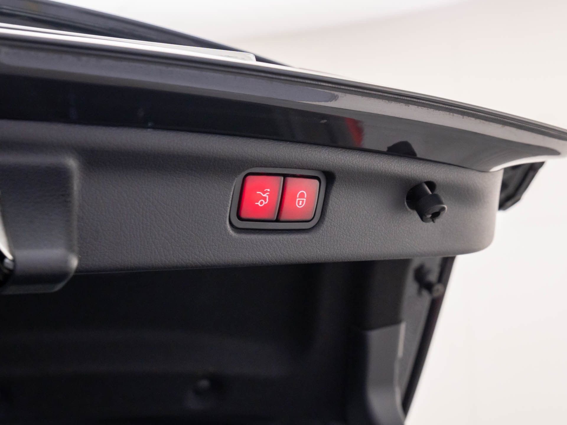 Certified 2023 Mercedes-Benz C 300 4MATIC Sedan image 35