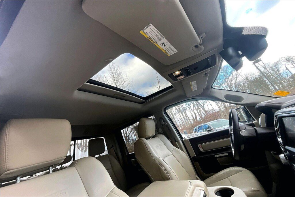 Used 2015 RAM 1500 Laramie w/ Convenience Group image 12