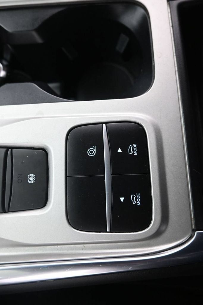 Used 2023 Ford Explorer XLT w/ Equipment Group 202A RWD image 31