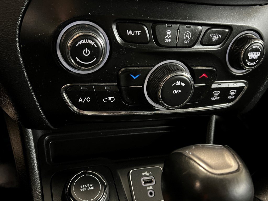 Used 2022 Jeep Cherokee Latitude w/ Sun & Sound Group image 45