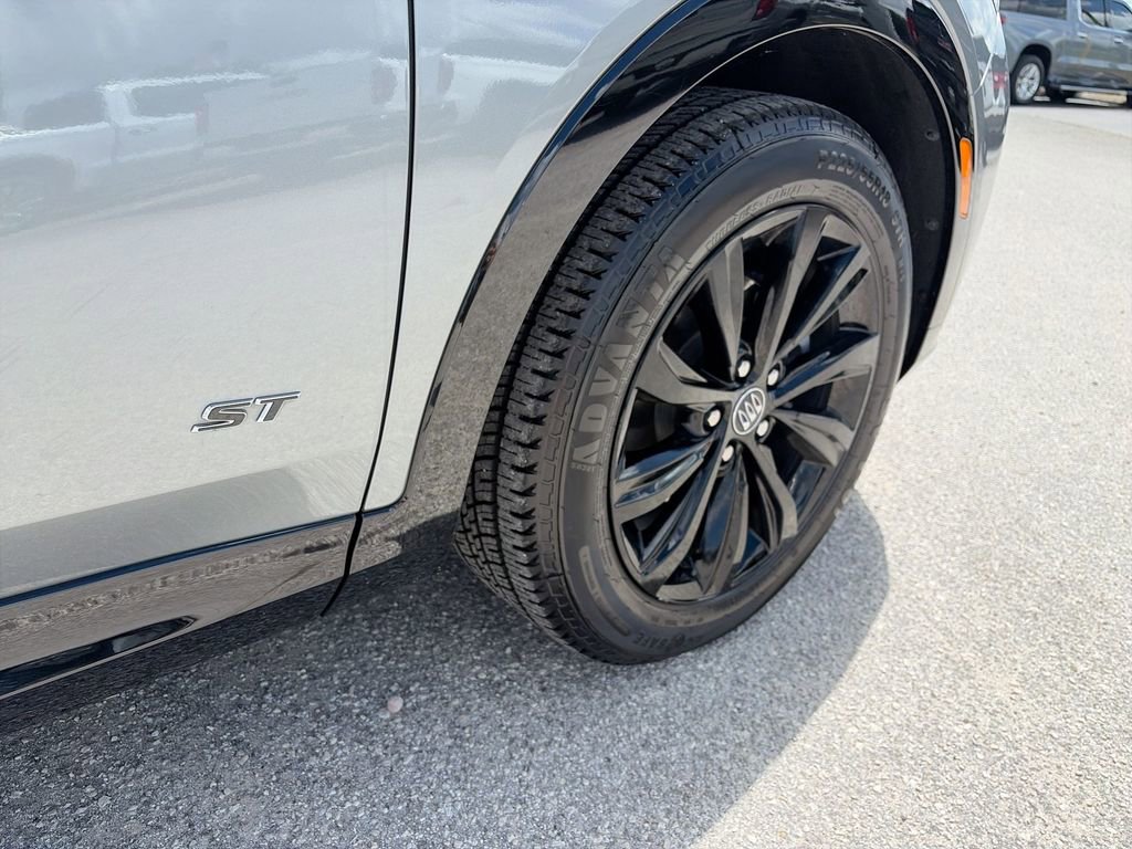 Used 2025 Buick Envista Sport Touring w/ Convenience II Package FWD image 37