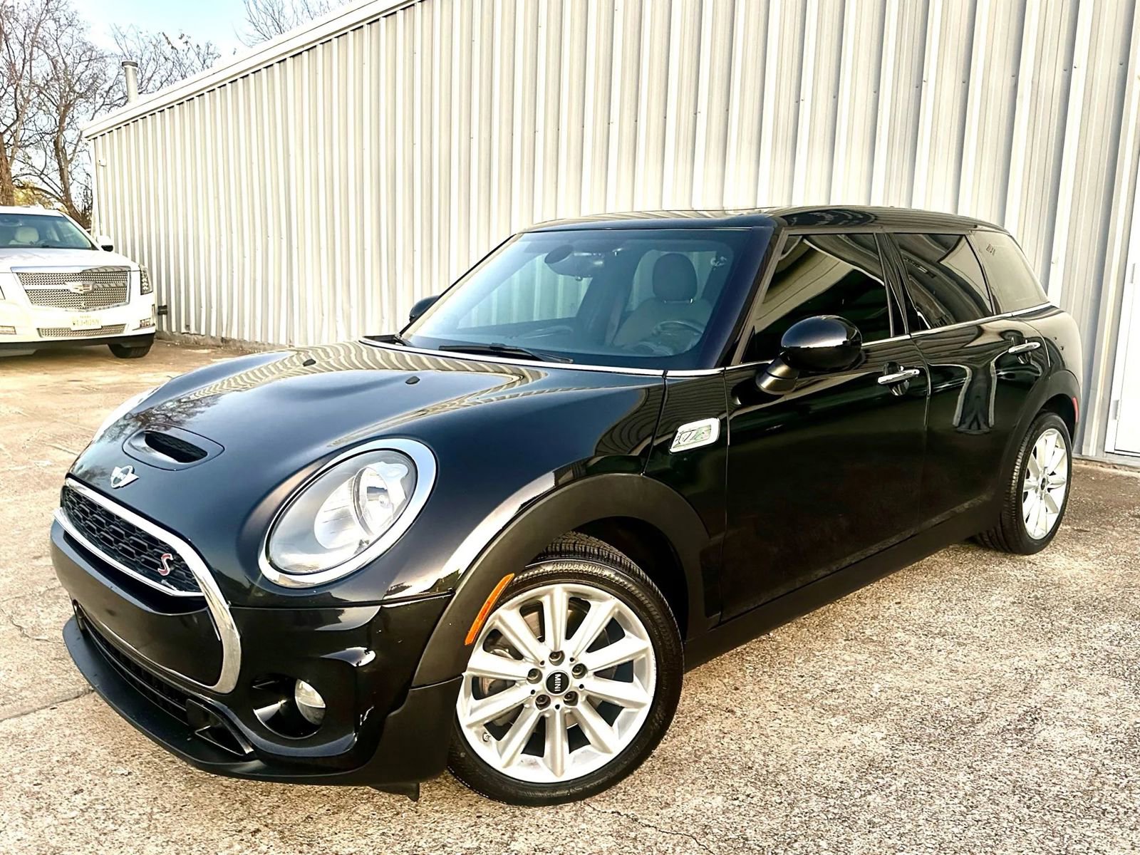 Used 2016 MINI Cooper Clubman S image 1