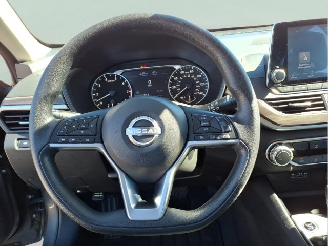 Used 2024 Nissan Altima 2.5 SV FWD image 15