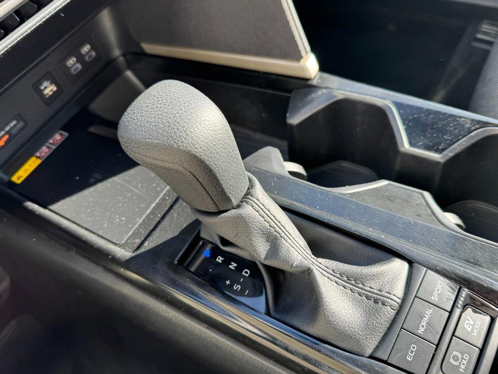 Certified 2025 Toyota Camry Hybrid image 19