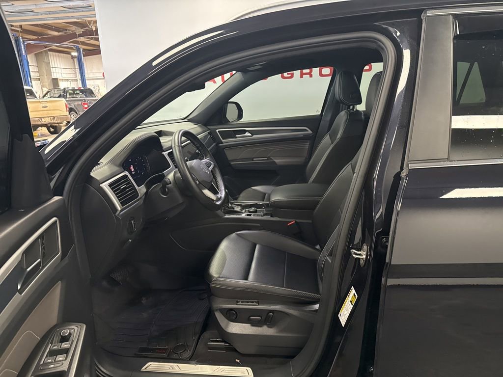 Used 2022 Volkswagen Atlas Cross Sport SEL image 17