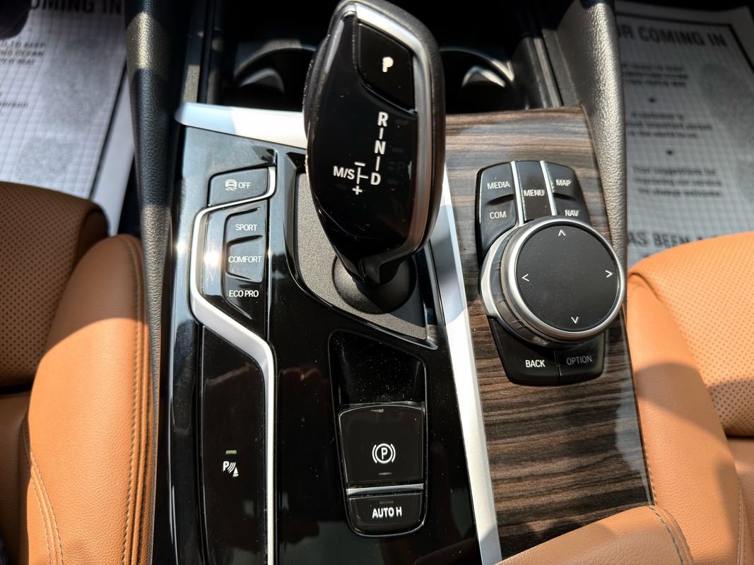 Used 2022 BMW 530i xDrive w/ Convenience Package AWD/4WD image 28