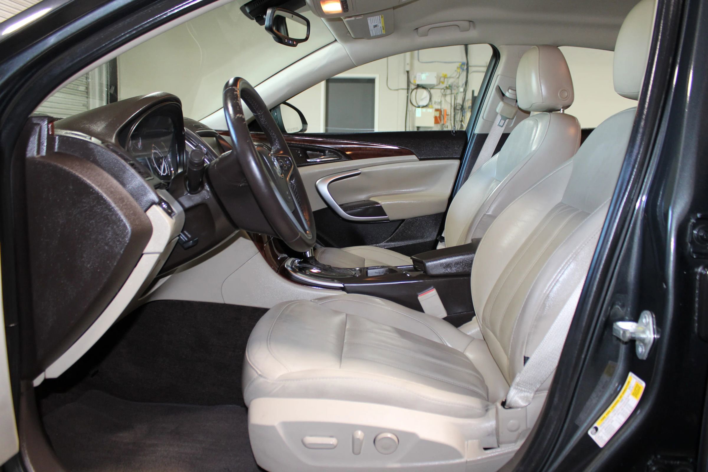Used 2014 Buick Regal FWD image 8