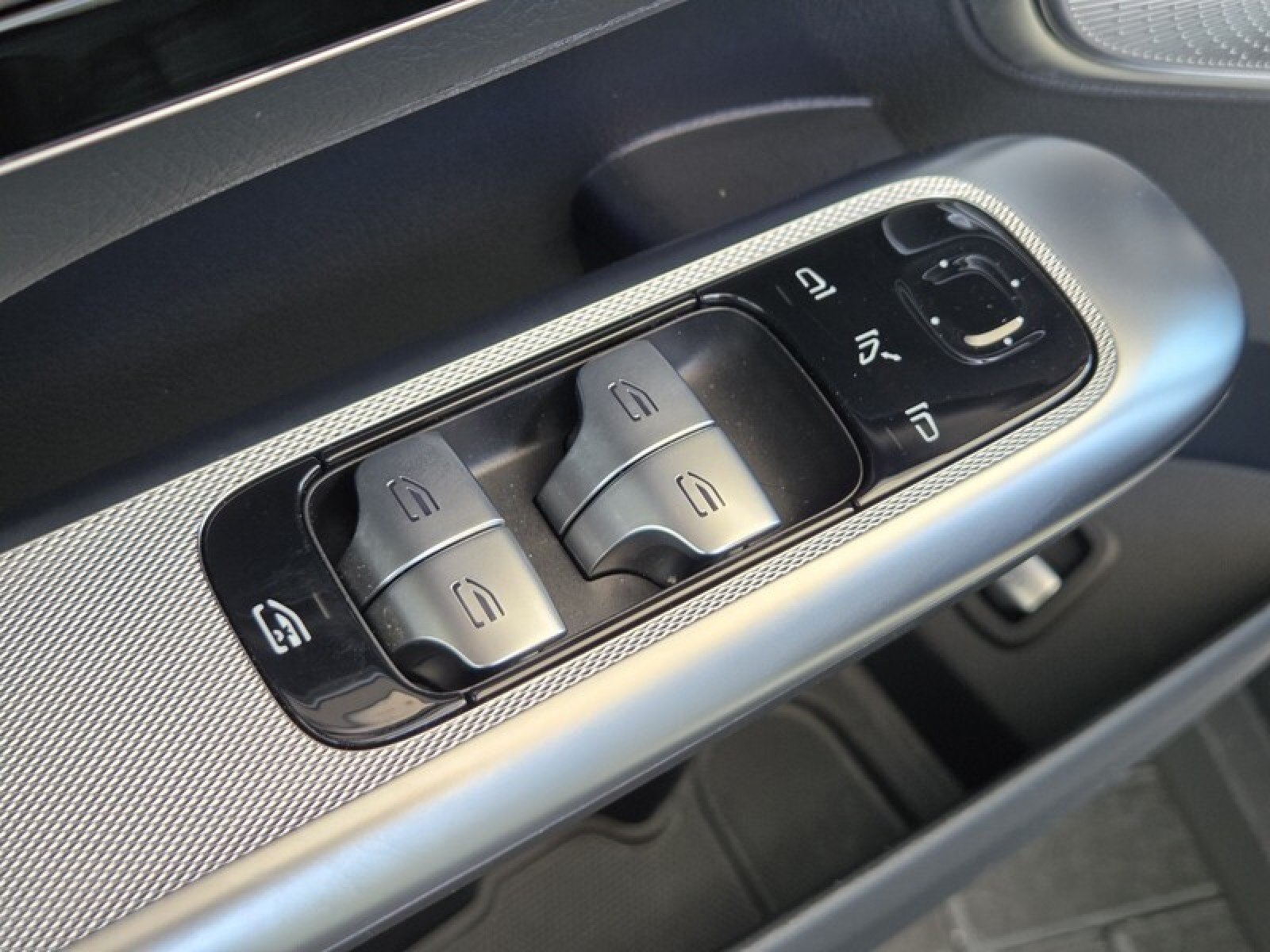 Certified 2026 Mercedes-Benz GLC 300 4MATIC image 24