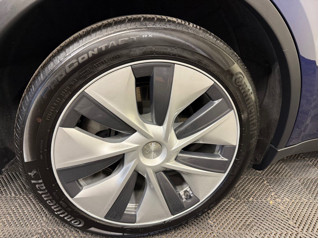 Used 2022 Tesla Model Y Long Range image 24