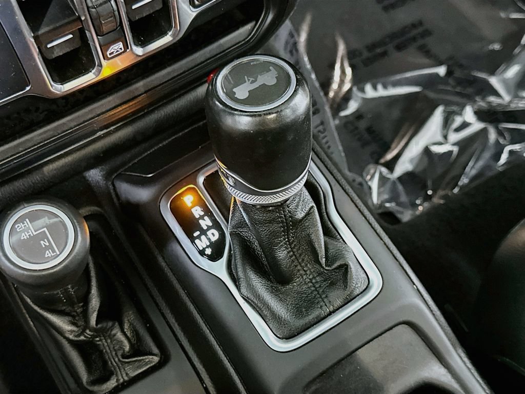 Used 2022 Jeep Wrangler Unlimited Sahara AWD/4WD image 34