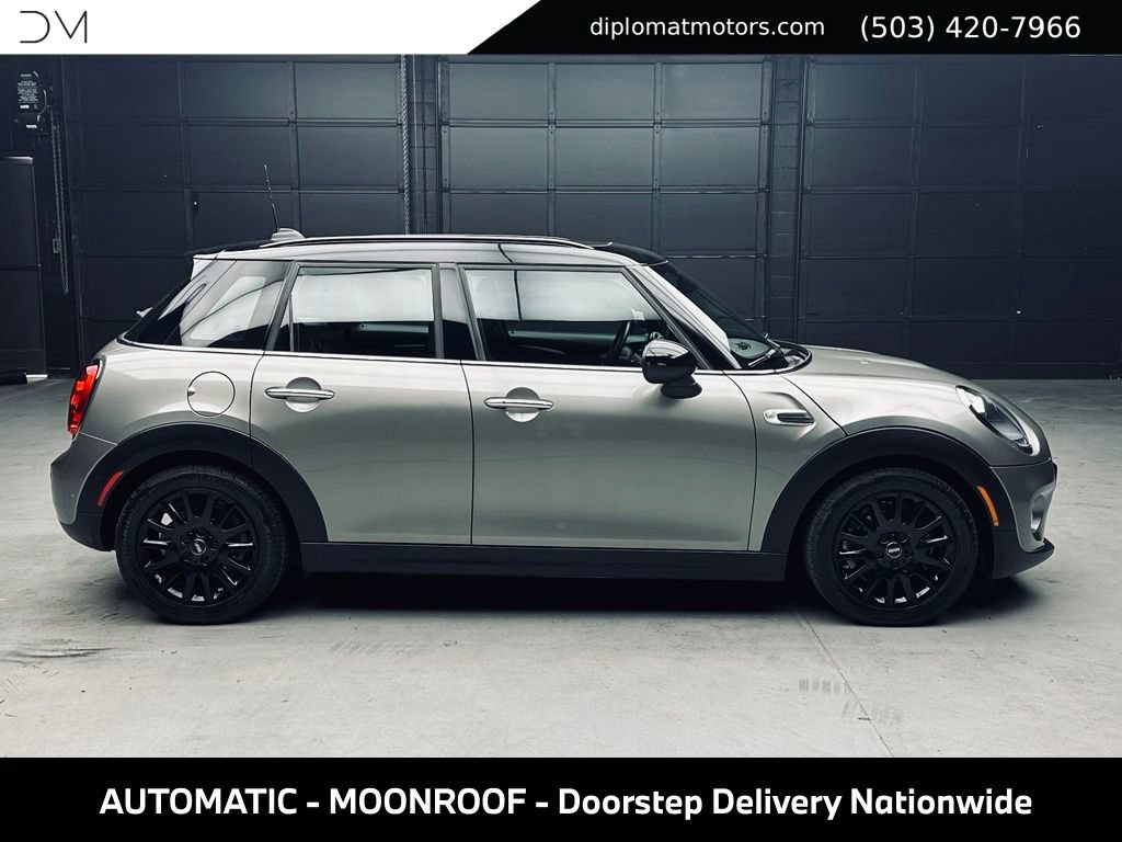 Used 2019 MINI Cooper 4-Door Hardtop w/ Signature Upholstery Package FWD image 8