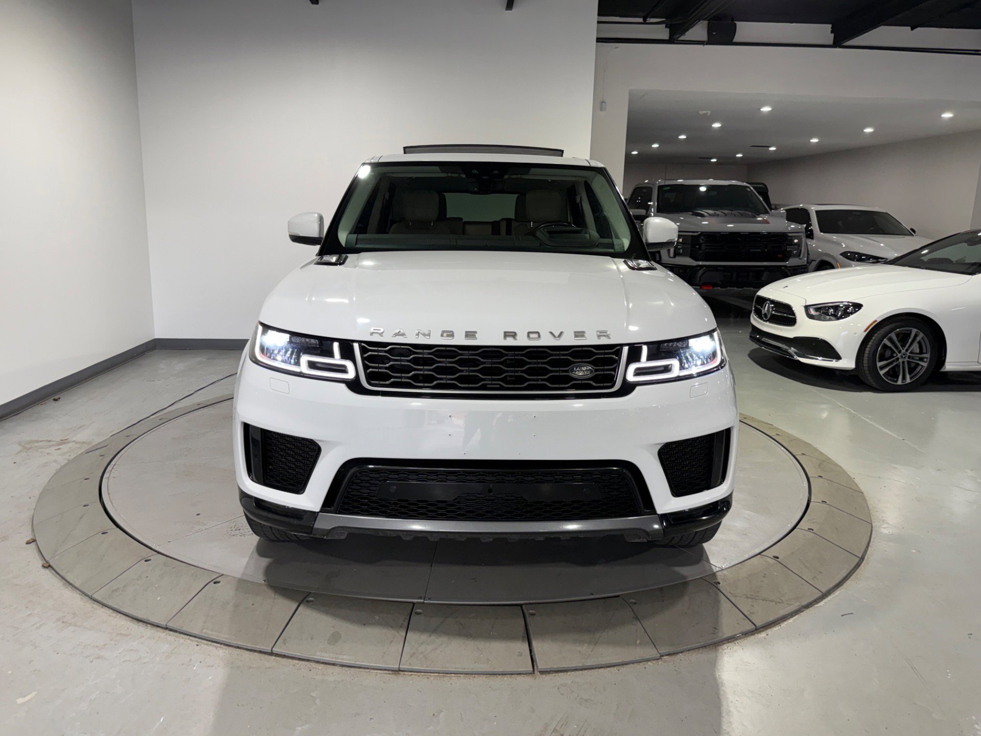 Used 2018 Land Rover Range Rover Sport HSE AWD/4WD image 6