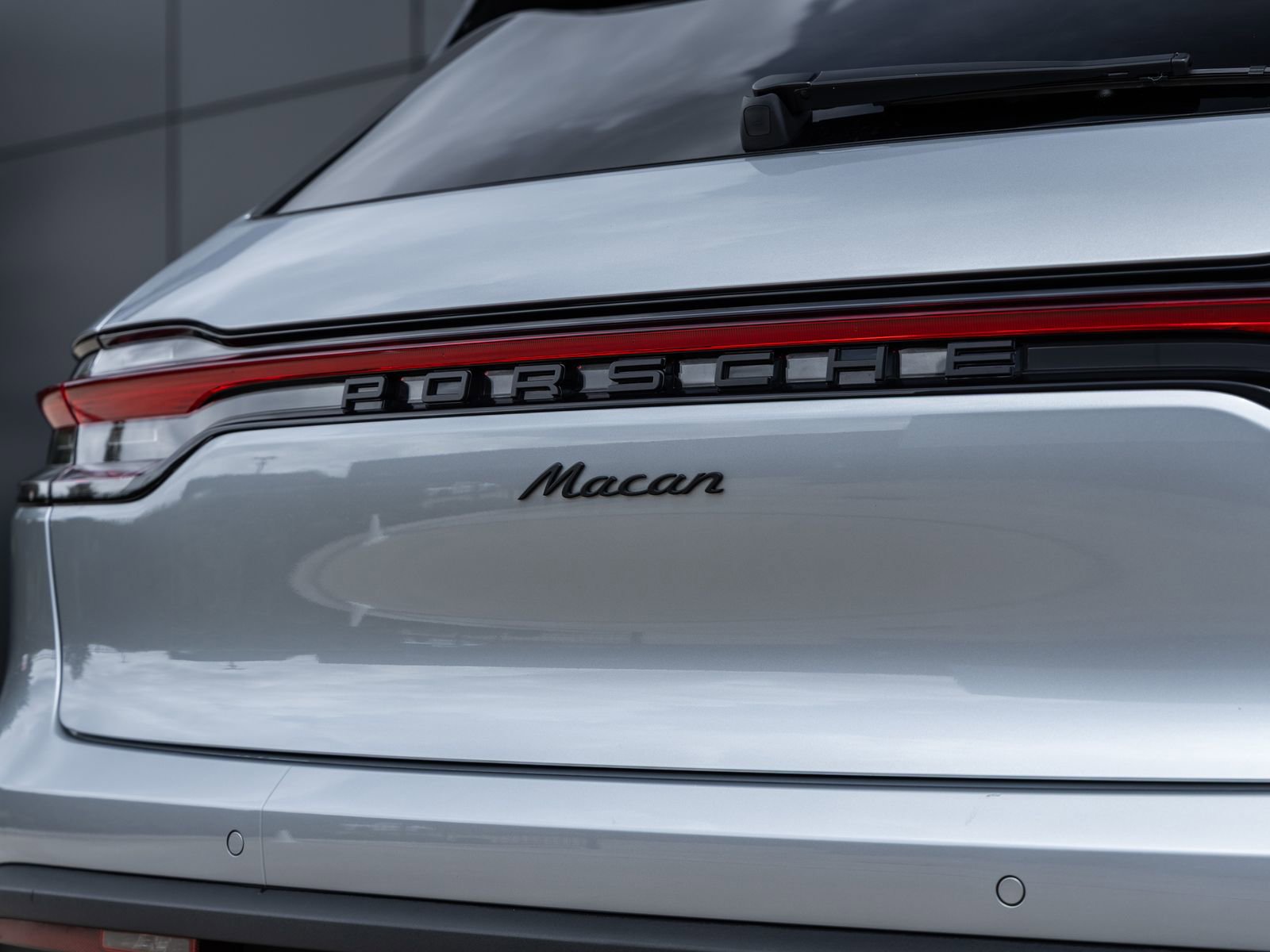 Certified 2025 Porsche Macan image 15