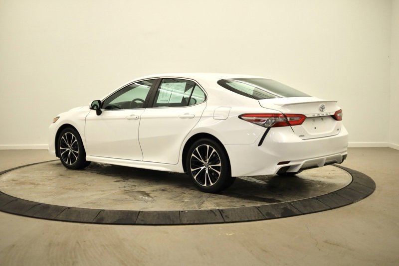 Used 2018 Toyota Camry SE image 5