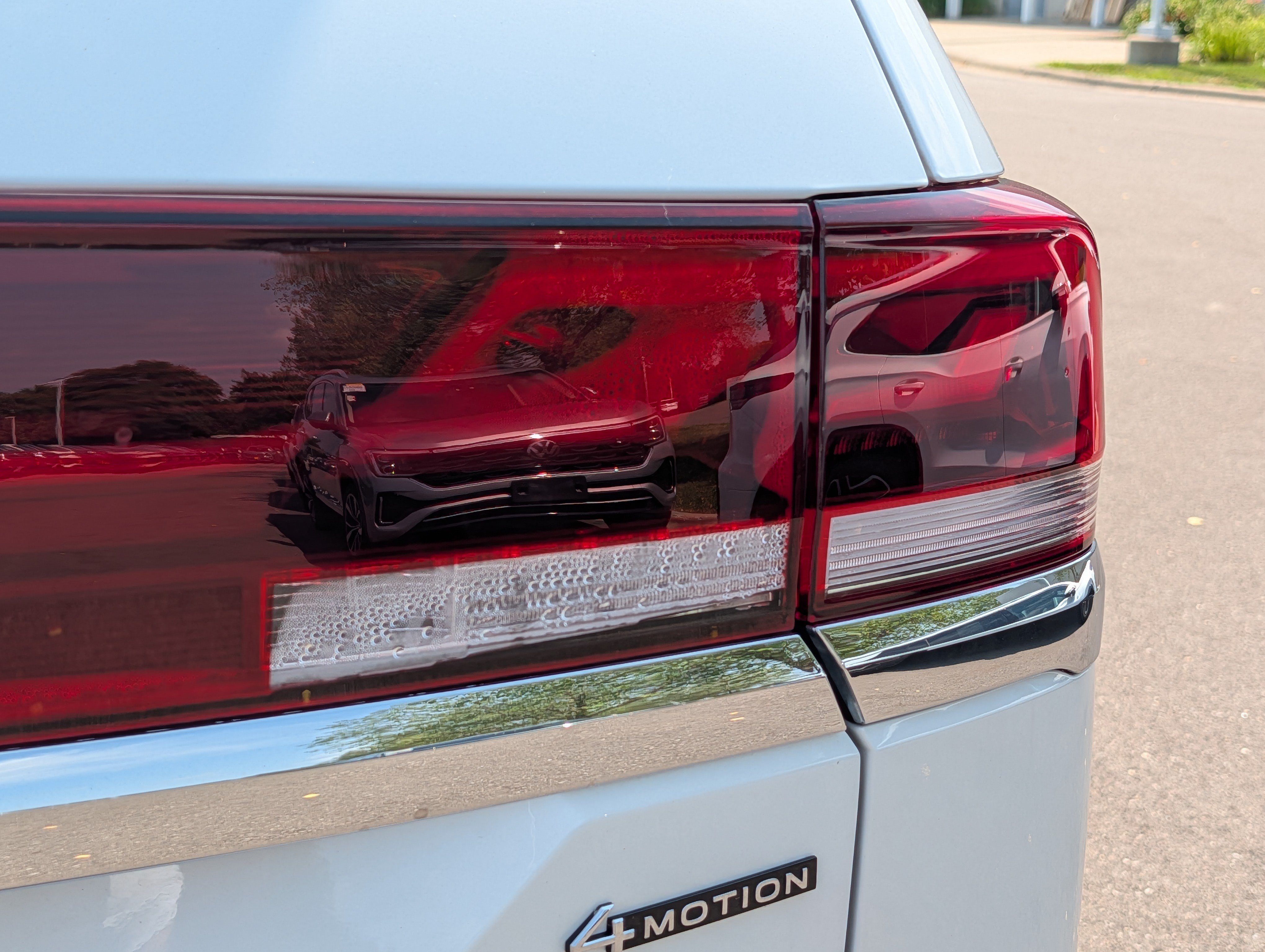 Certified 2025 Volkswagen Atlas SEL Premium R-Line AWD/4WD image 17