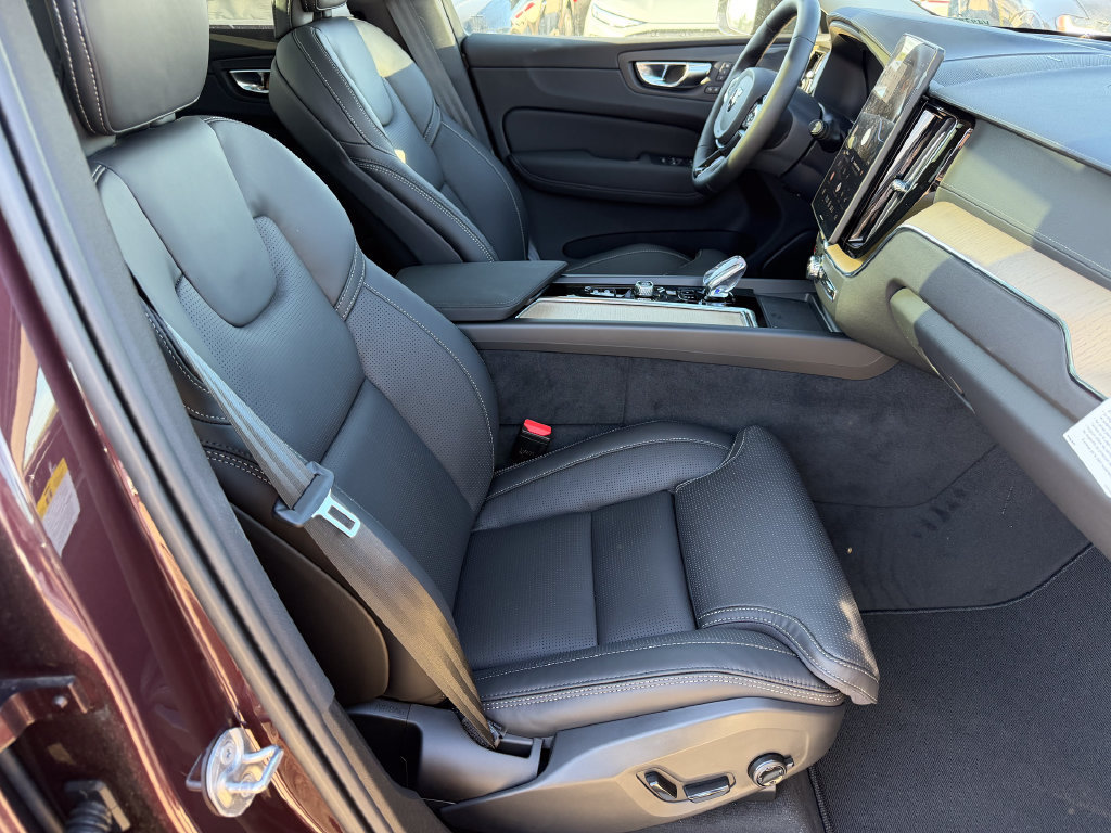 New 2026 Volvo XC60 T8 Ultra w/ Climate Package AWD/4WD image 9