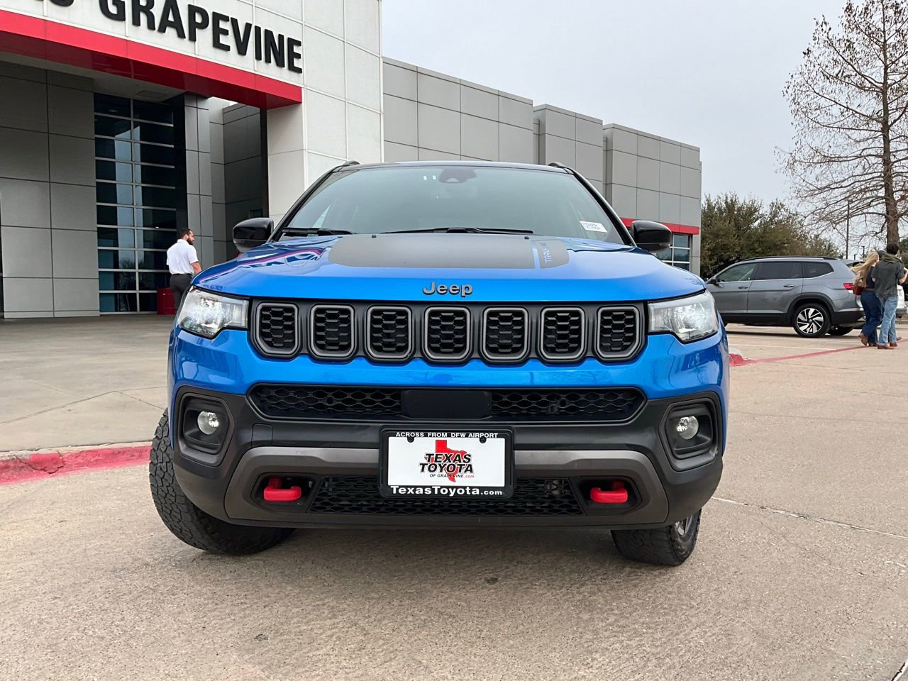 Used 2025 Jeep Compass Trailhawk image 3