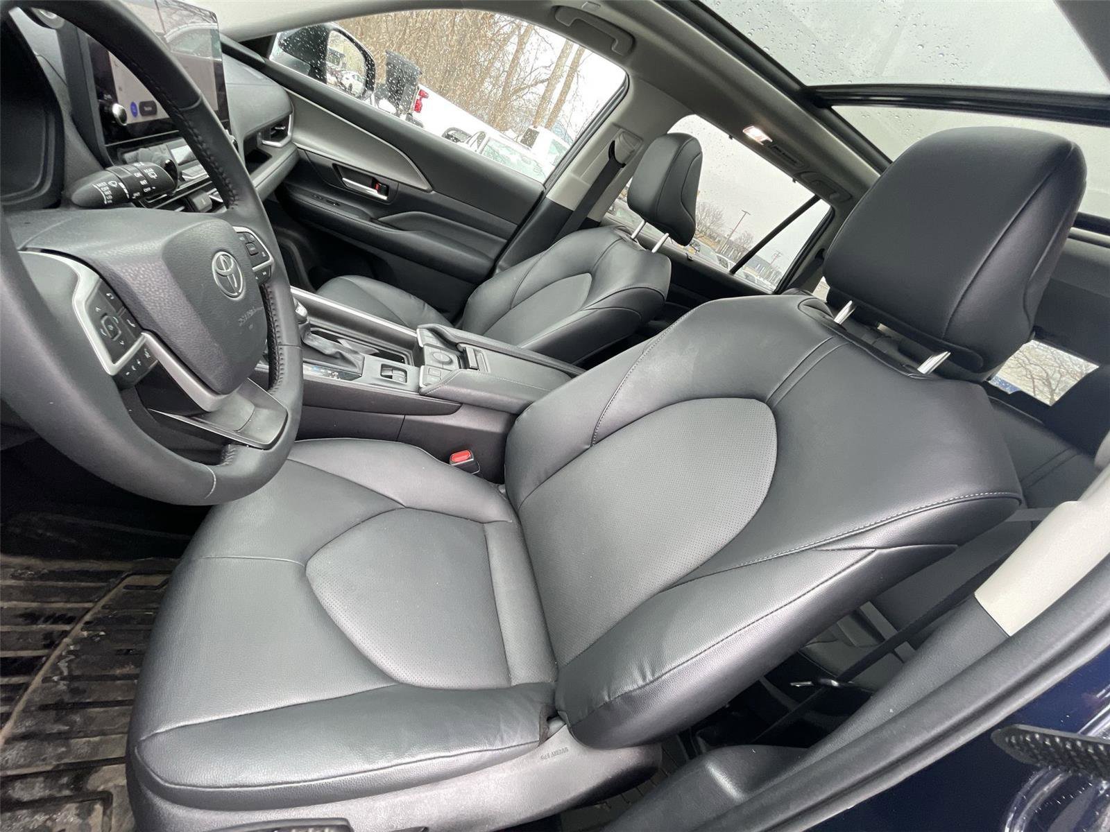 Used 2025 Toyota Grand Highlander AWD image 14