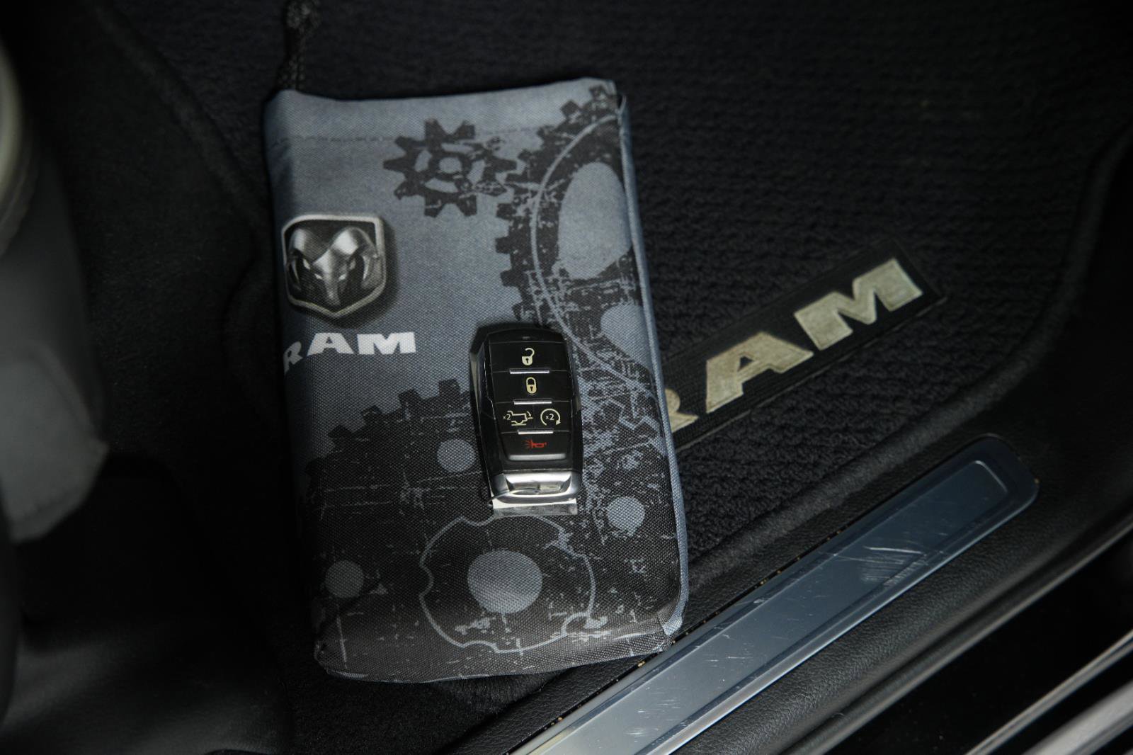 Used 2019 RAM 1500 Laramie w/ Sport Appearance Package image 43