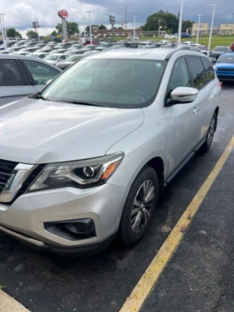 Used 2018 Nissan Pathfinder S AWD/4WD image 2