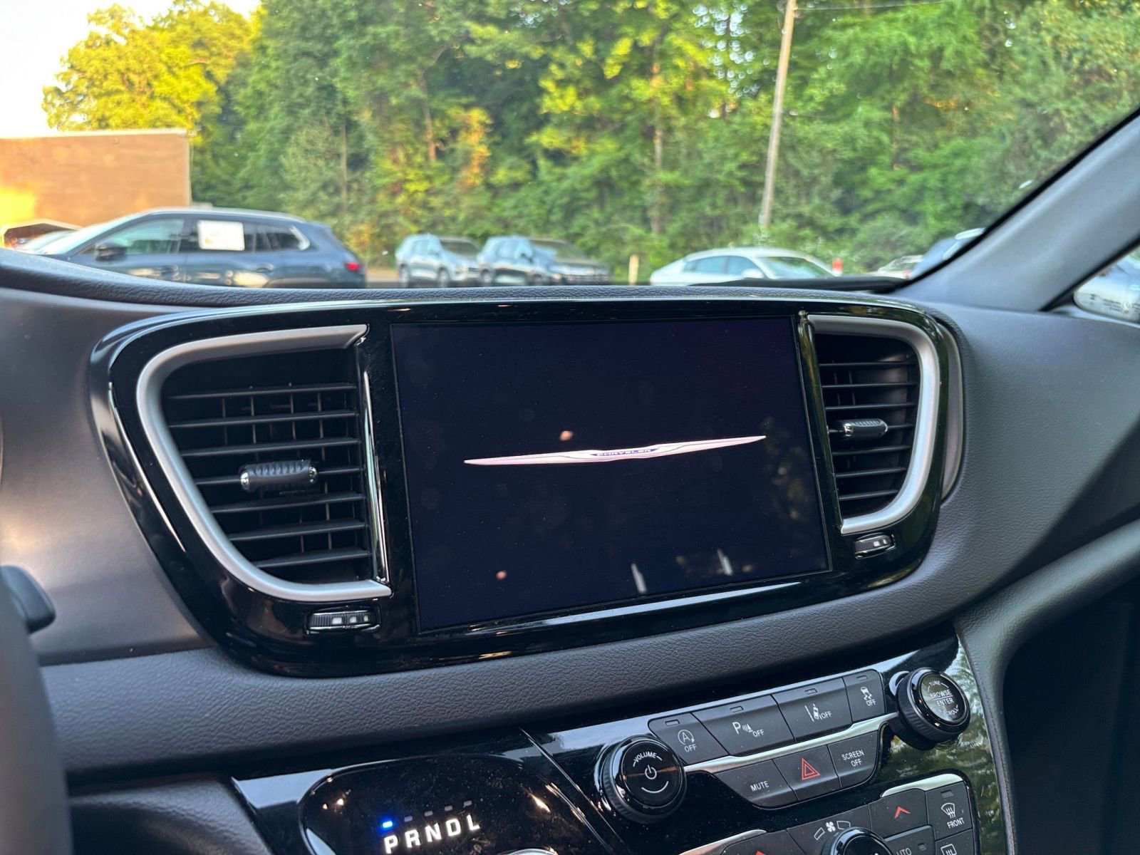 Used 2025 Chrysler Pacifica Select FWD image 17