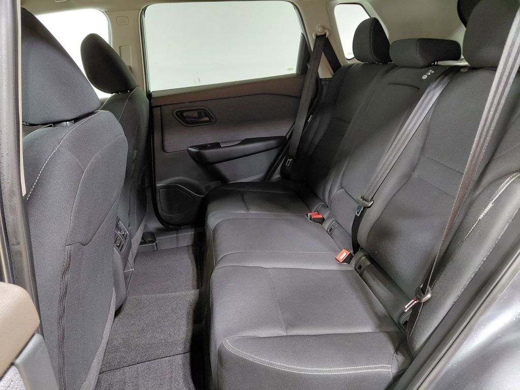 Used 2023 Nissan Rogue S image 31
