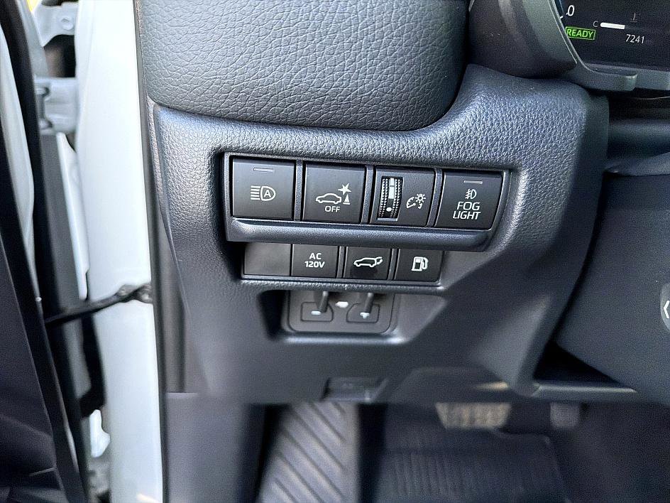 Certified 2024 Toyota Land Cruiser Base image 27