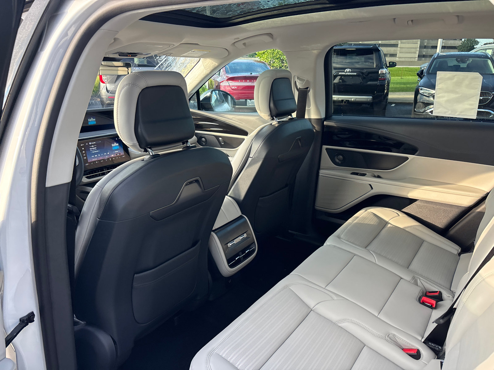 New 2026 Lincoln Nautilus Reserve AWD/4WD image 28