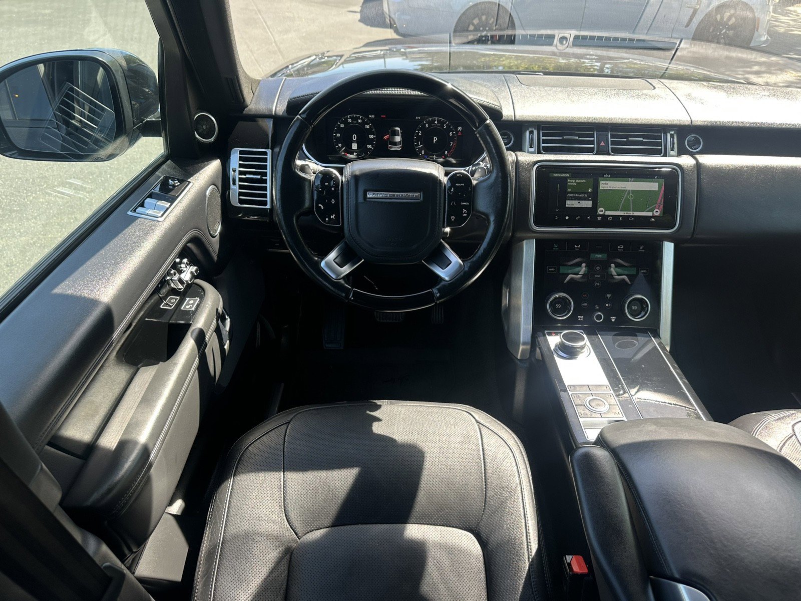Used 2018 Land Rover Range Rover HSE image 16