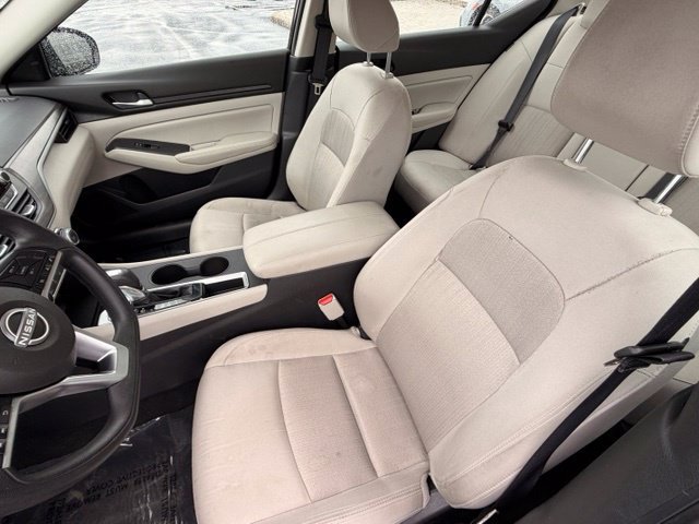Used 2025 Nissan Altima 2.5 SV FWD image 14