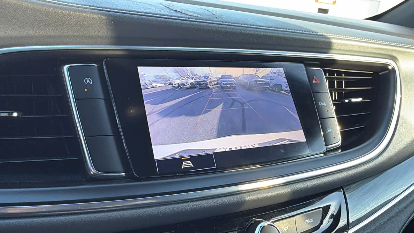 Used 2022 Buick Enclave Essence image 16