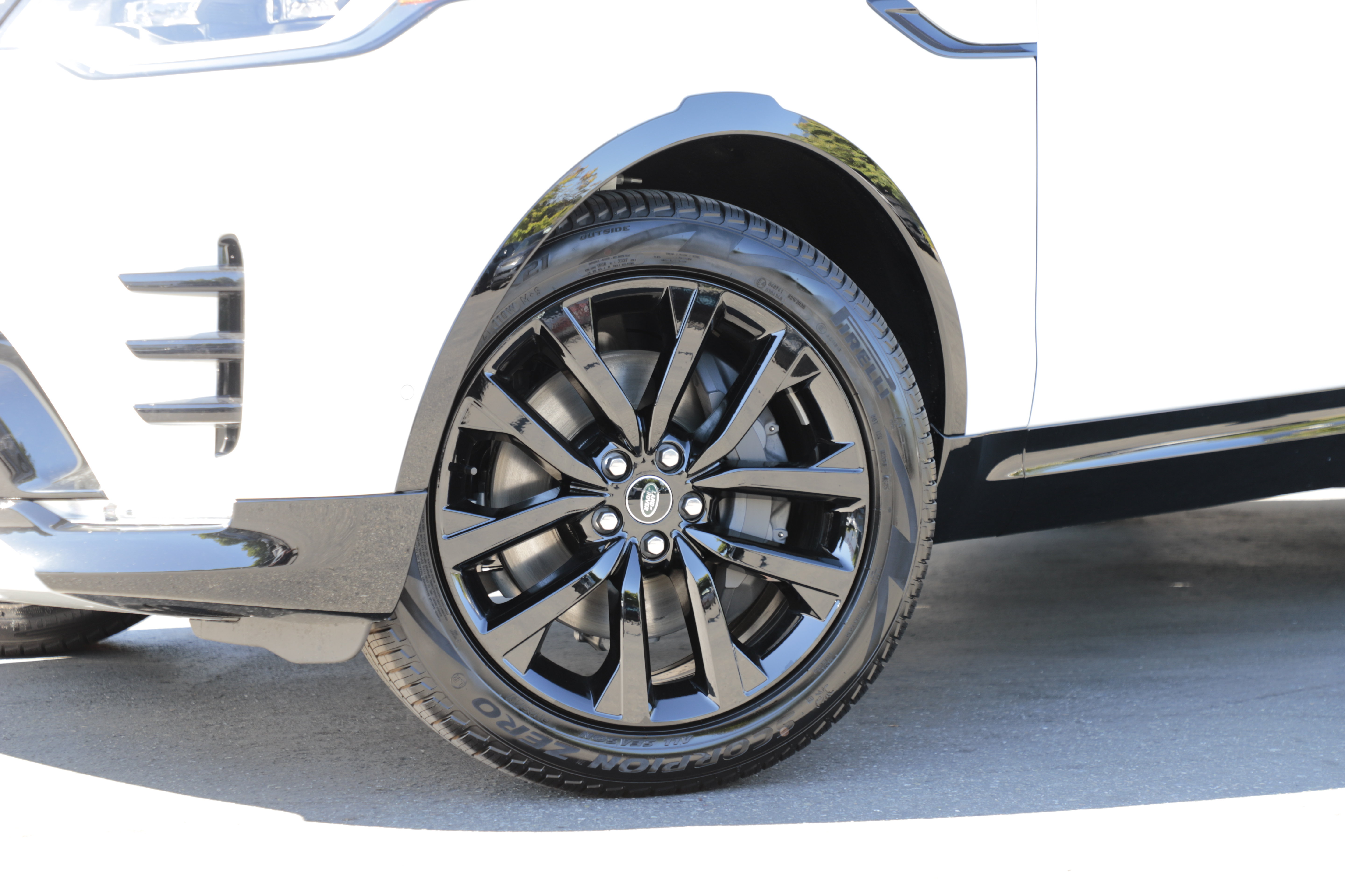 New 2026 Land Rover Discovery Limited Edition AWD/4WD image 2