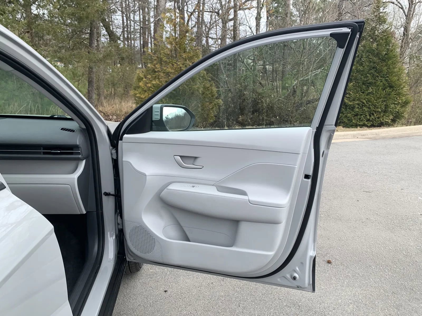 Used 2025 Hyundai Kona SEL image 27