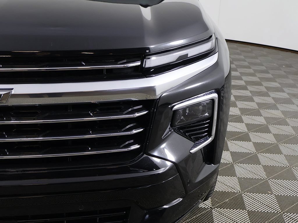 Used 2025 Chevrolet Traverse High Country w/ LPO, Cargo Package AWD/4WD image 17