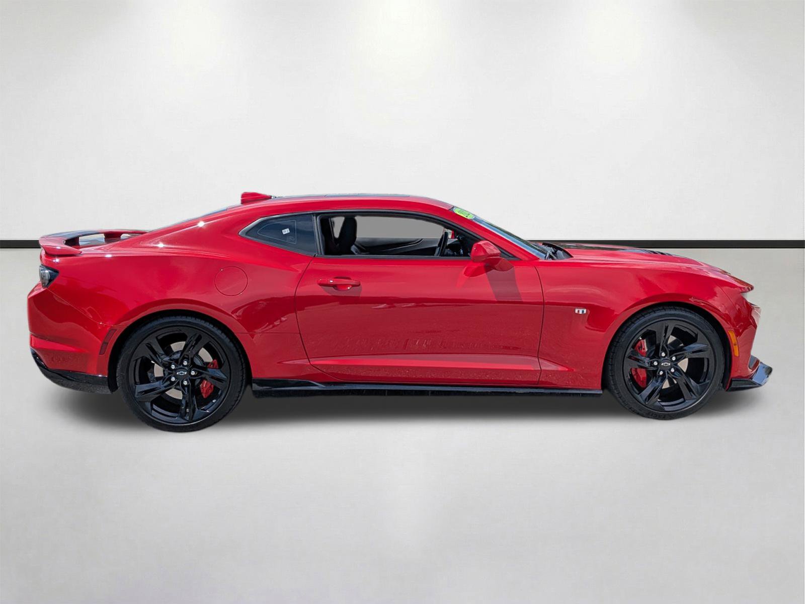 Used 2022 Chevrolet Camaro SS RWD image 3