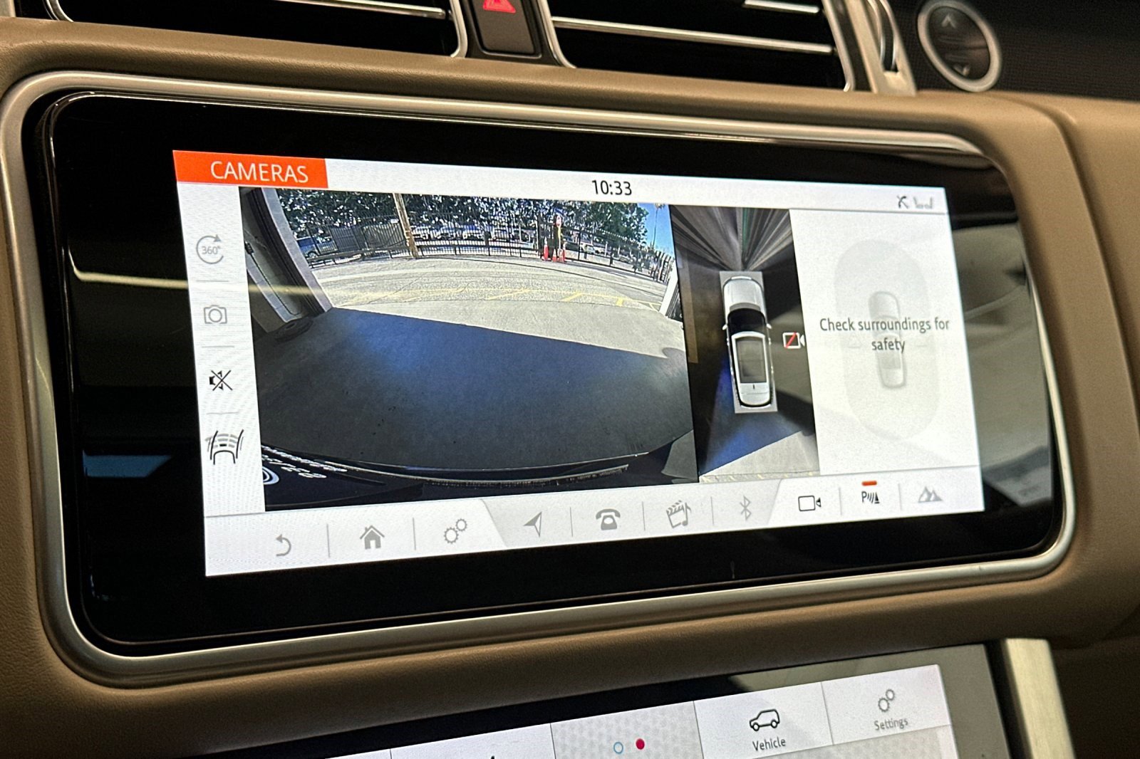 Used 2020 Land Rover Range Rover HSE image 22