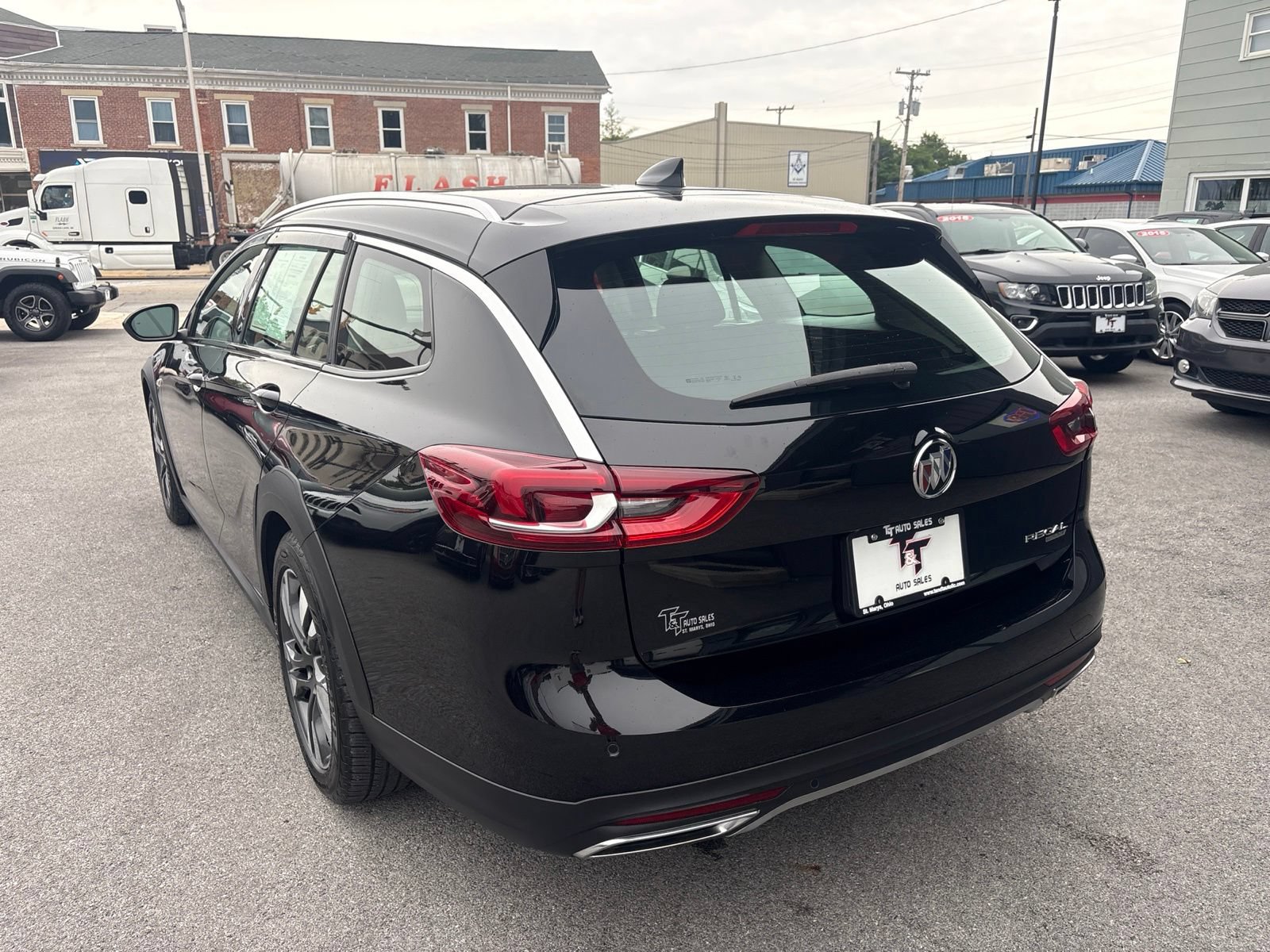 Used 2019 Buick Regal Essence w/ Driver Confidence Package I AWD/4WD image 3