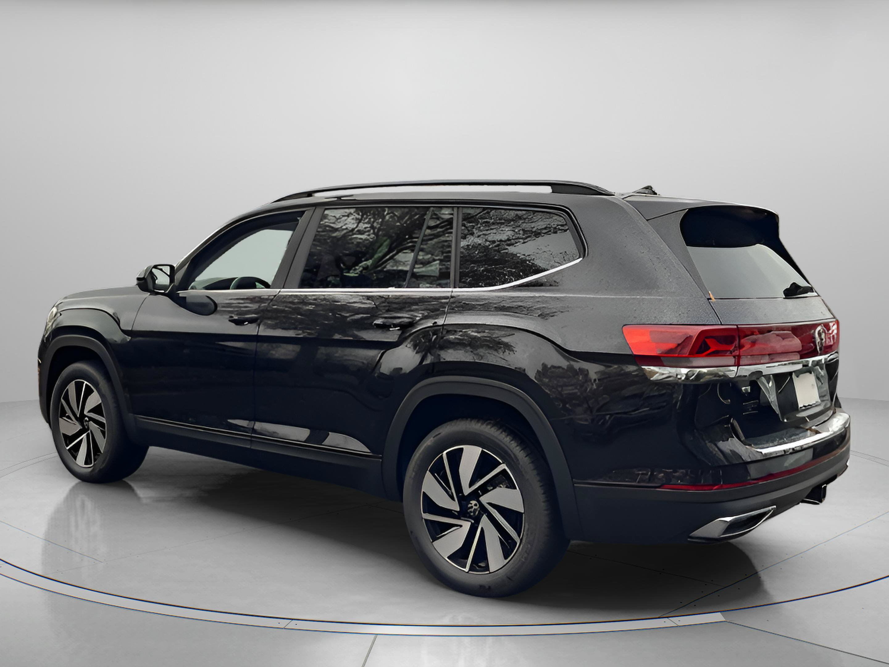 New 2026 Volkswagen Atlas SE FWD image 3