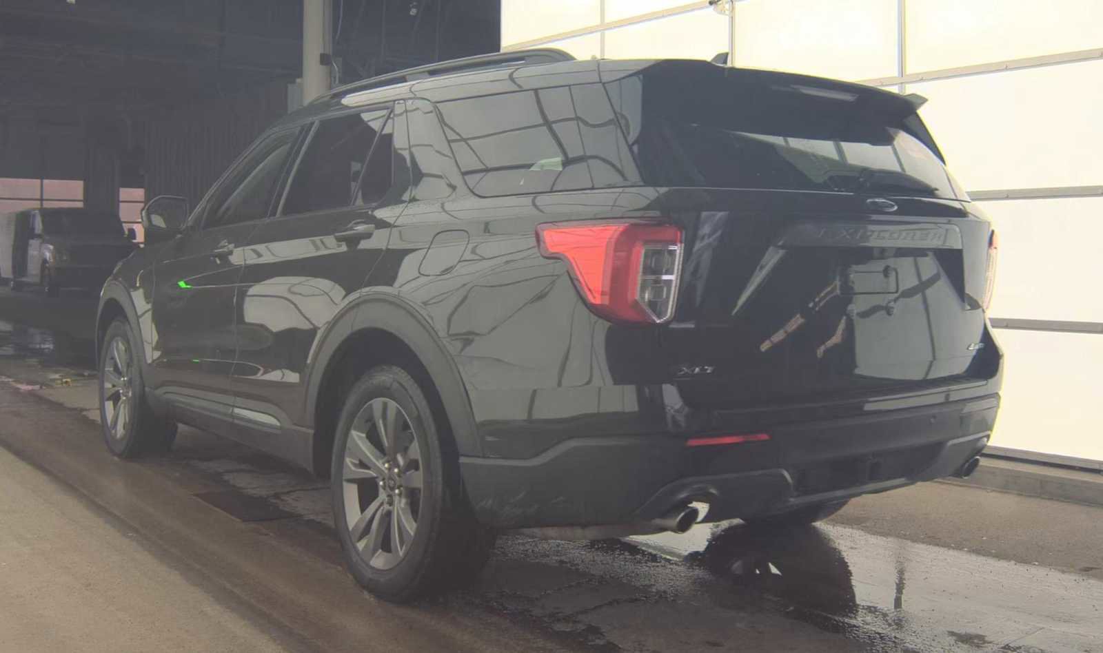 Used 2023 Ford Explorer XLT w/ Equipment Group 202A image 8