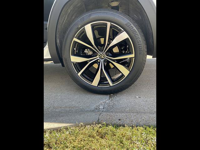 New 2026 Volkswagen Atlas Cross Sport SEL Premium R-Line AWD/4WD image 11