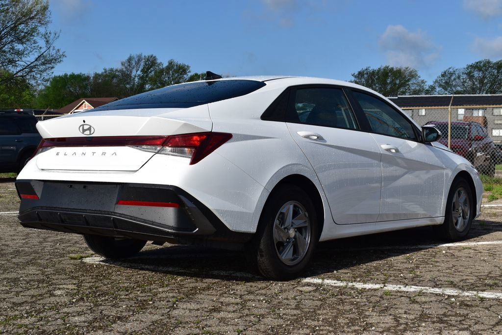 Used 2024 Hyundai Elantra SE image 5